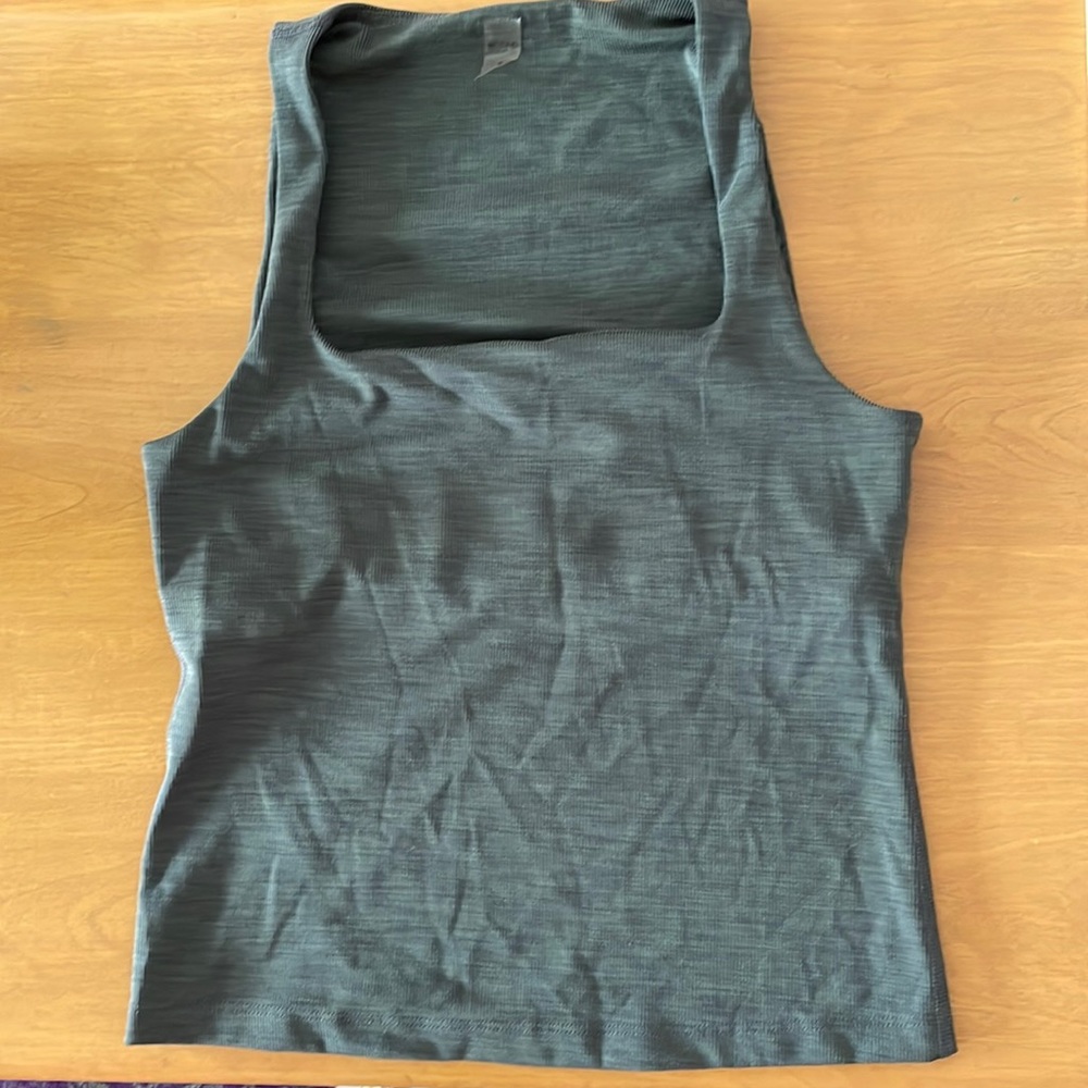 Beyond Yoga heather square neck rib crop tank, khaki/gray S -sexy!